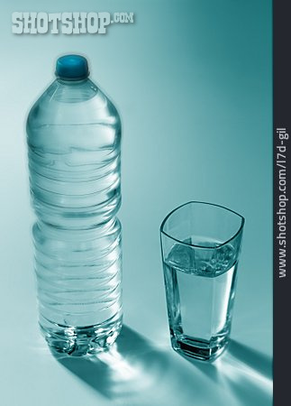 
                Wasserglas, Wasserflasche                   