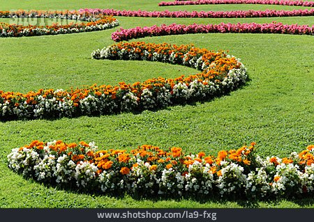 
                Park, Schlosspark, Blumenbeet                   