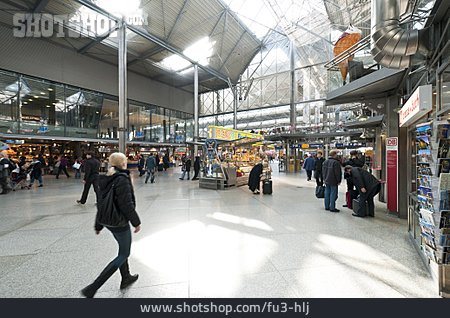 
                Bahnhof, Hauptbahnhof, Bahnhofshalle                   