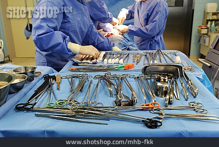 
                Chirurg, Operation, Chirurgie, Operationsbesteck                   