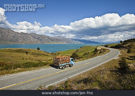 
                Neuseeland, Lastwagen, Lake Wanaka, Otago                   