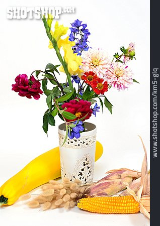 
                Blumenstrauß, Blumenvase                   