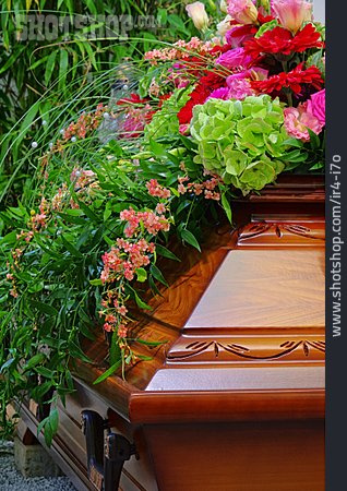 
                Beerdigung, Blumenschmuck, Sarg                   