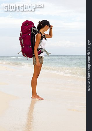 
                Junge Frau, Unterwegs, Reisen, Touristin, Backpacker                   