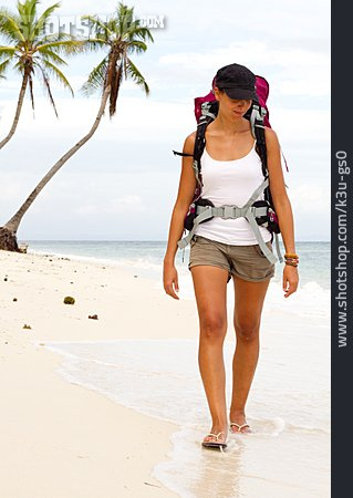 
                Junge Frau, Reise & Urlaub, Unterwegs, Touristin, Backpacker                   