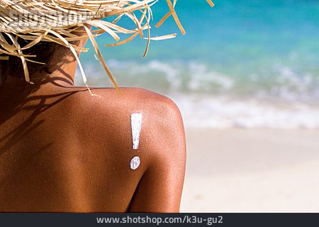 
                Junge Frau, Sonnenschutz, Sonnenbad                   