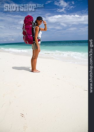 
                Junge Frau, Unterwegs, Reisen, Touristin, Backpacker                   