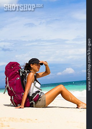 
                Junge Frau, Beobachten, Reisen, Touristin, Backpacker                   