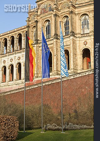
                München, Landtag, Flaggenmast                   