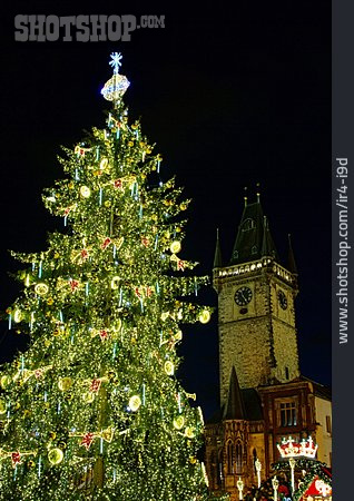 
                Weihnachtsmarkt, Weihnachtsbaum, Prag, Teynkirche                   