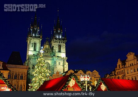
                Weihnachtsmarkt, Prag, Teynkirche                   