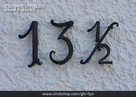 
                Hausnummer                   
