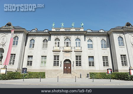 
                Salzburg, Mozarteum                   