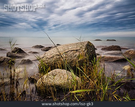 
                Ostsee, Ostseeküste, Findling                   