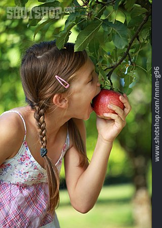 
                Mädchen, Gesunde Ernährung, Apfel                   