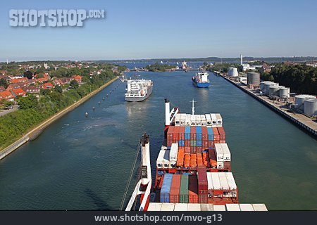 
                Frachtschiff, Containerschiff, Schiffsverkehr, Warentransport                   