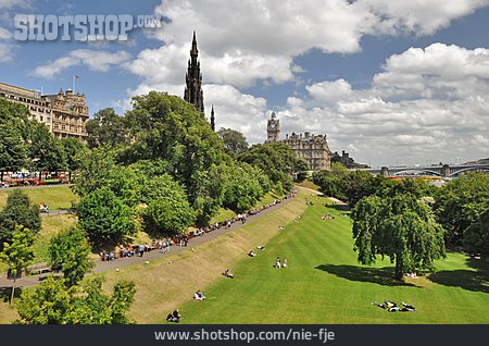 
                Edinburgh, Princes Street Gardens                   