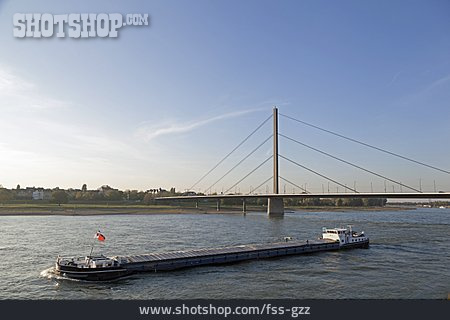 
                Brücke, Frachtschiff, Schrägseilbrücke                   