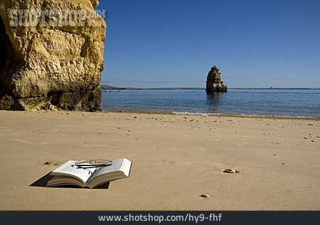 
                Strandurlaub, Algarve, Urlaubslektüre                   
