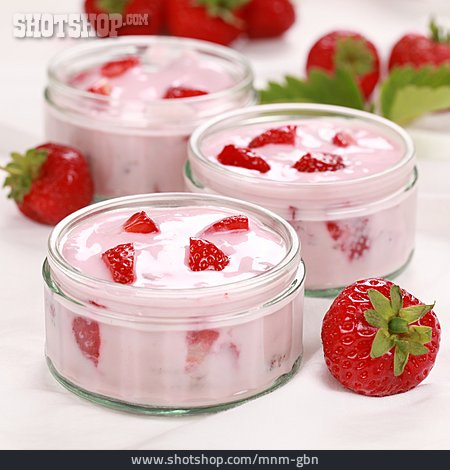 
                Dessert, Erdbeerjoghurt, Erdbeerquark                   