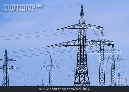 
                Strommast, Stromleitung, Hochspannung                   