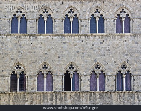 
                Fenster, Monte Dei Paschi, Palazzo Salimbeni                   