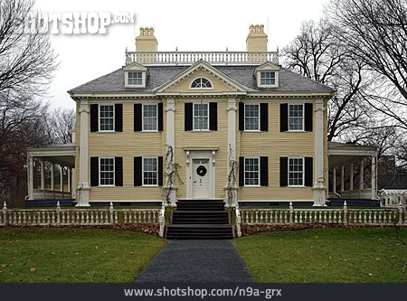 
                Villa, Longfellow House                   