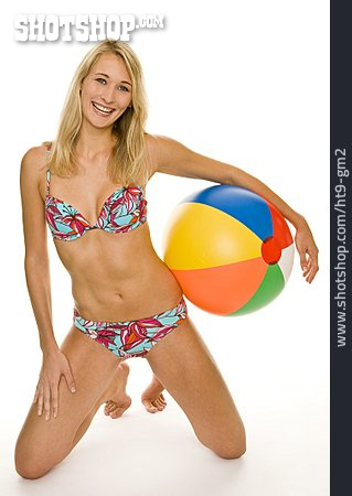 
                Junge Frau, Ball, Bikini, Sommerlich, Wasserball                   