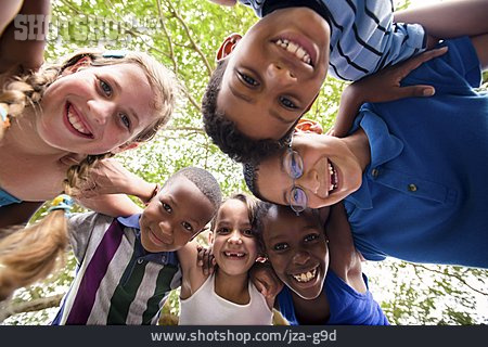 
                Kindergruppe, Freundschaft, Zusammenhalt                   