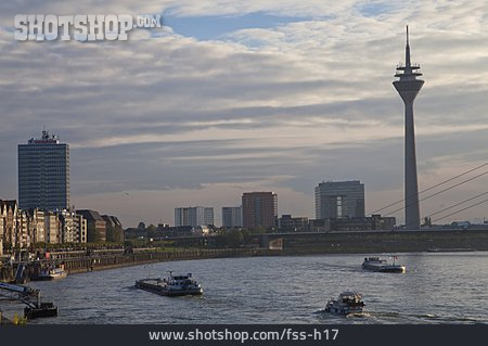 
                Medienhafen, Düsseldorf                   