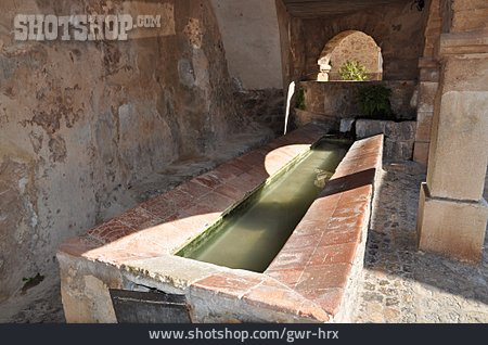 
                Brunnen, Mallorca, Waschhaus                   