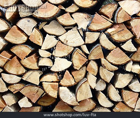 
                Holz, Holzstapel, Holzscheite                   