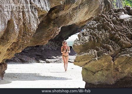 
                Junge Frau, Thailand, Strandurlaub                   