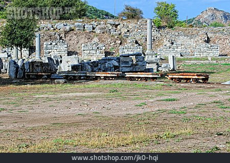 
                Ruine, Ephesos, Schienenbahn                   