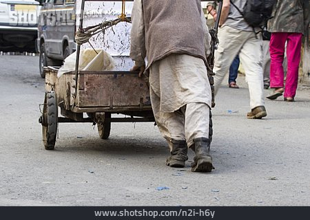 
                Armut, Schieben, Ladakh                   