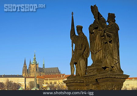 
                Heiligenfigur, Prag, Prager Burg, Brückenfigur                   
