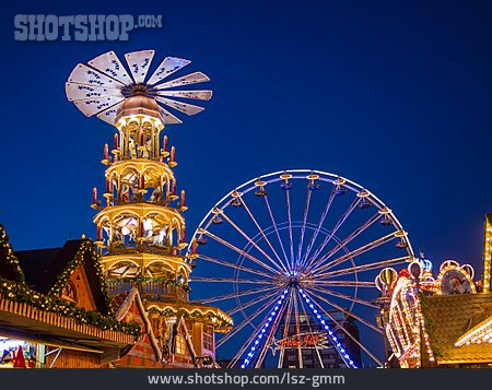 
                Riesenrad, Pyramide, Weihnachtsmarkt, Rostock                   
