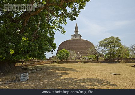 
                Stupa, Polonnaruwa                   