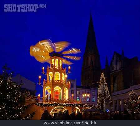 
                Weihnachtsmarkt, Schwerin, Weihnachtspyramide                   