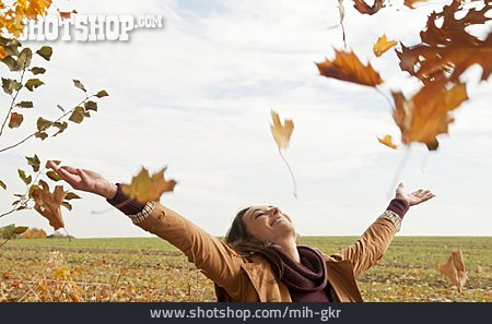 
                Junge Frau, Glücklich, Herbst, Lebensfreude                   