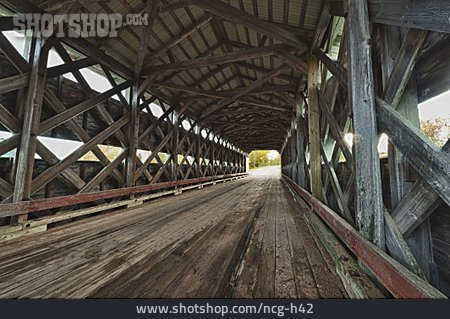 
                Holzbrücke                   