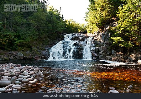 
                Wasserfall, Macintosh Brook, Cape Brenton Highlands National Park                   