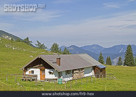 
                Berghütte                   