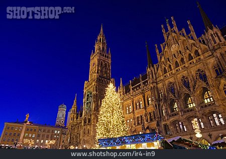 
                Weihnachtsmarkt, München, Neues Rathaus, Marienplatz                   