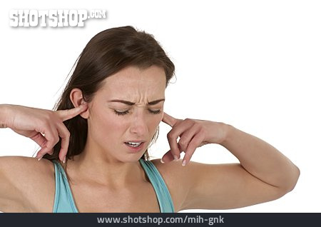 
                Junge Frau, Laut, Ohren Zuhalten                   