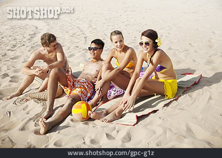 
                Teenager, Jugendliche, Sonnenbaden, Badeurlaub                   