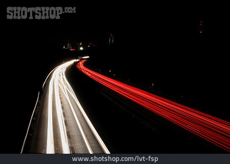 
                Straßenverkehr, Lichtspur                   