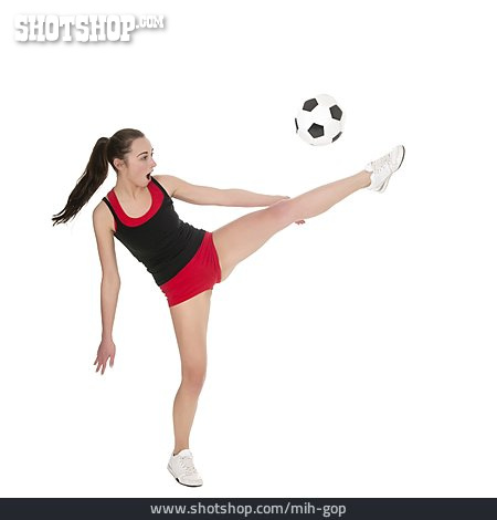 
                Junge Frau, Fußball, Fußballspielerin, Frauenfußball                   