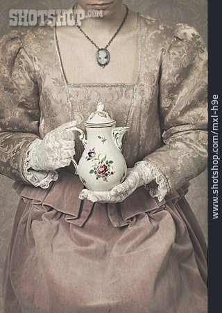 
                Junge Frau, Teekanne, Nostalgie, Teezeit                   