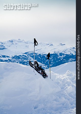 
                Wintersport, Schweizer Alpen, Skiausrüstung                   